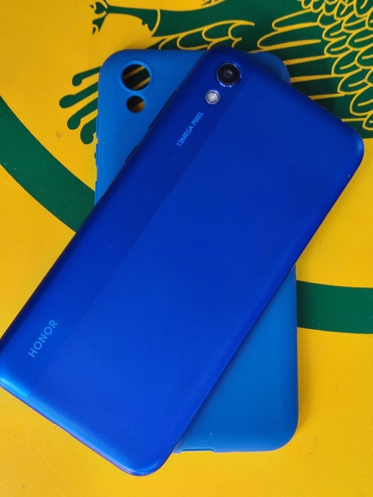 Honor 8s.
Официальный русифицированный аппарат.
Доступны Play