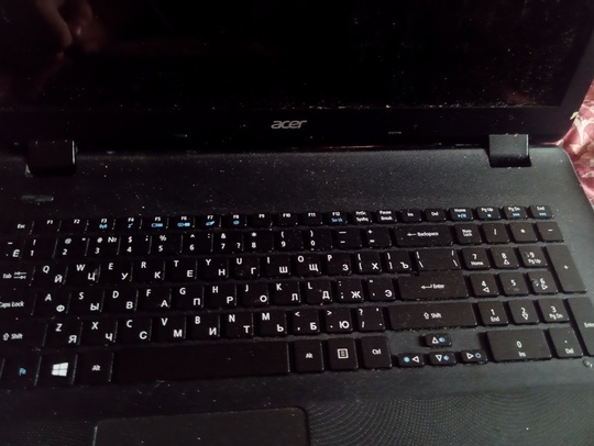 Продам ноутбук Acer
Не работает экран,только (2)