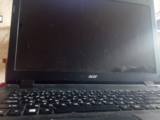 Продам ноутбук Acer
Не работает экран,только (4)