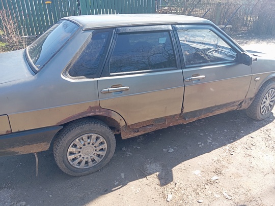 Ваз-2199, 2001г инжектор
Машина из под (4)