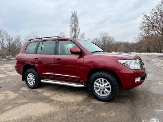 Toyota Land Cruiser 200
2008 г.
4,7 (5)