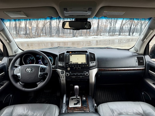 Toyota Land Cruiser 200
2008 г.
4,7 (6)