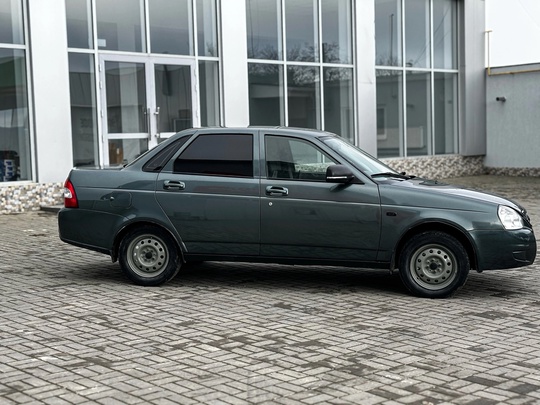 Продам
2010 год
Пустая комплектация
8 Кл мотор
Большая (2)
