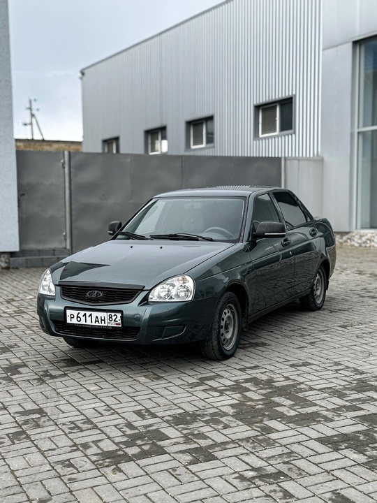Продам
2010 год
Пустая комплектация
8 Кл мотор
Большая (4)