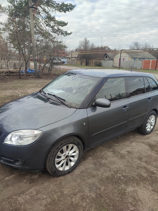 ПРОДАМ SKОDA FABIA 2
Год выпуска: (3)