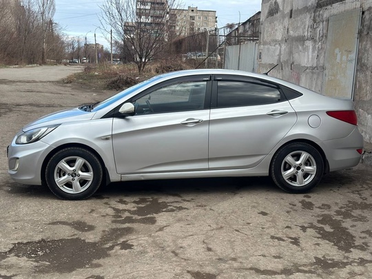 Продам Hyundai Solaris 
Год выпуска (1)