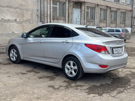 Продам Hyundai Solaris 
Год выпуска (2)