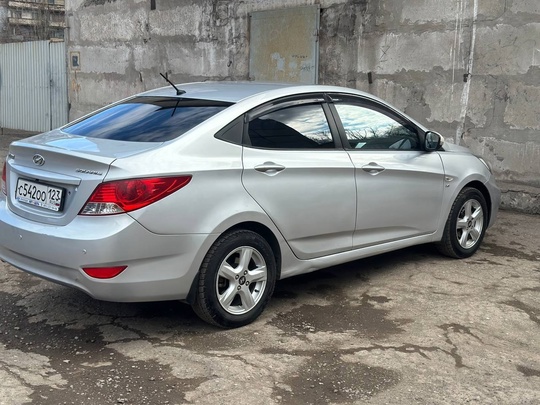 Продам Hyundai Solaris 
Год выпуска (4)