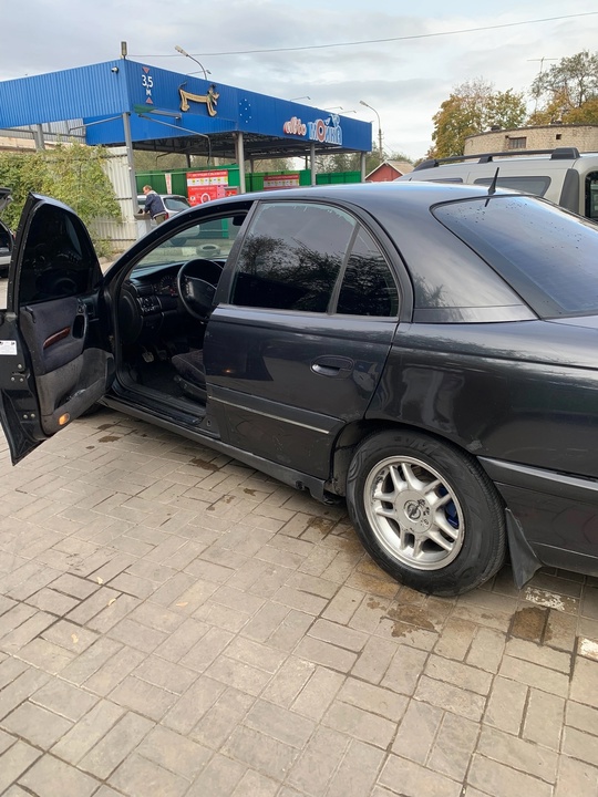 Opel Omega B 2.0 
4 (3)