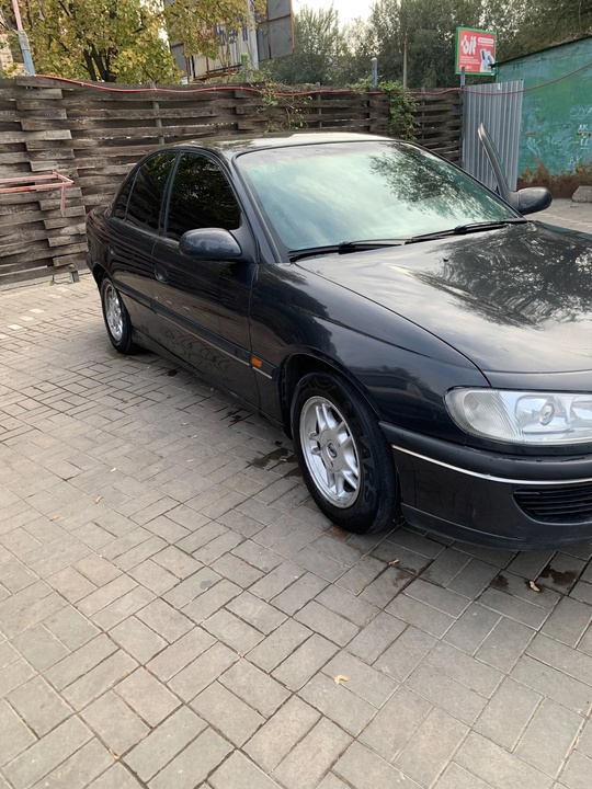 Opel Omega B 2.0 
4 (4)