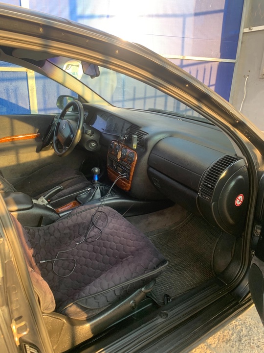 Opel Omega B 2.0 
4 (7)