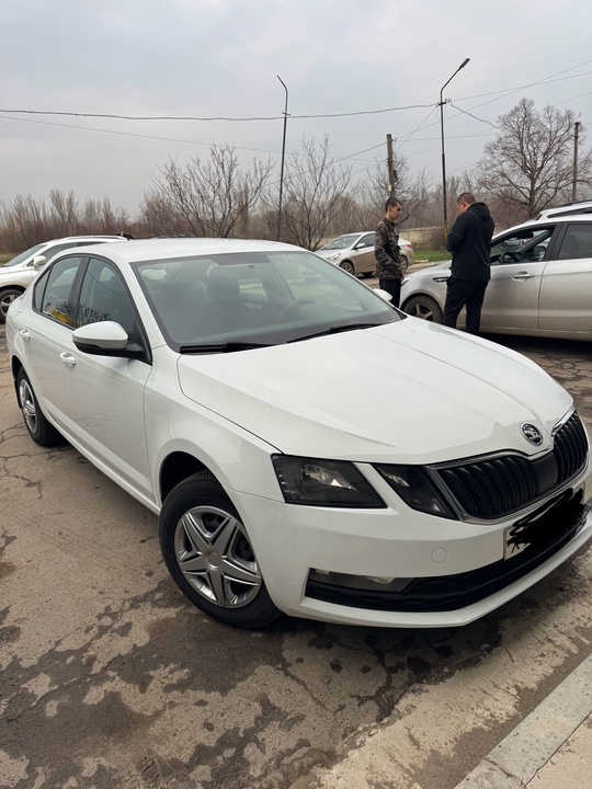 Продам Шкода Октавия
2019г. выпуск
Автомат
1.6 бензин
Цена (1)