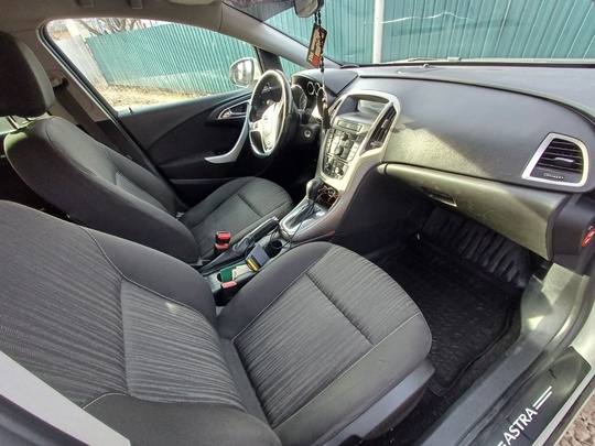 Продам Opel Astra J 2012