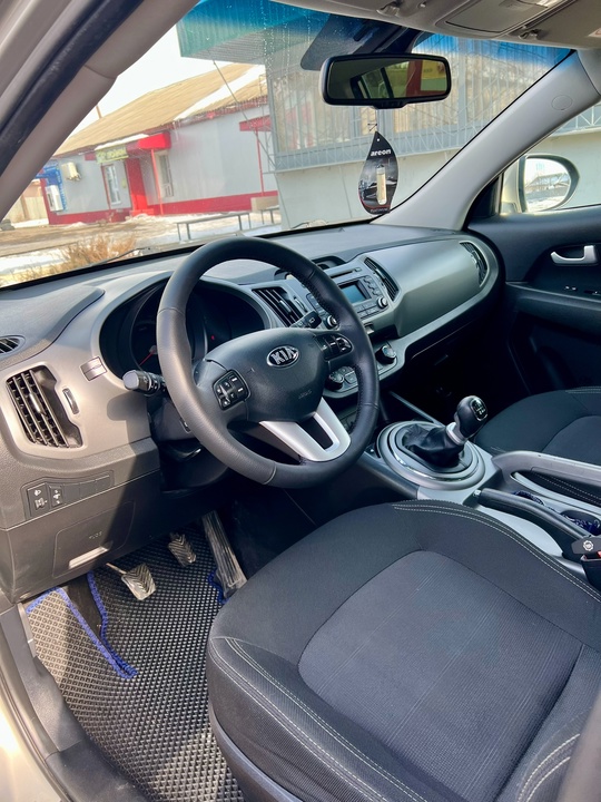 Продам KIA SPORTAGE 2015года выпуска (8)