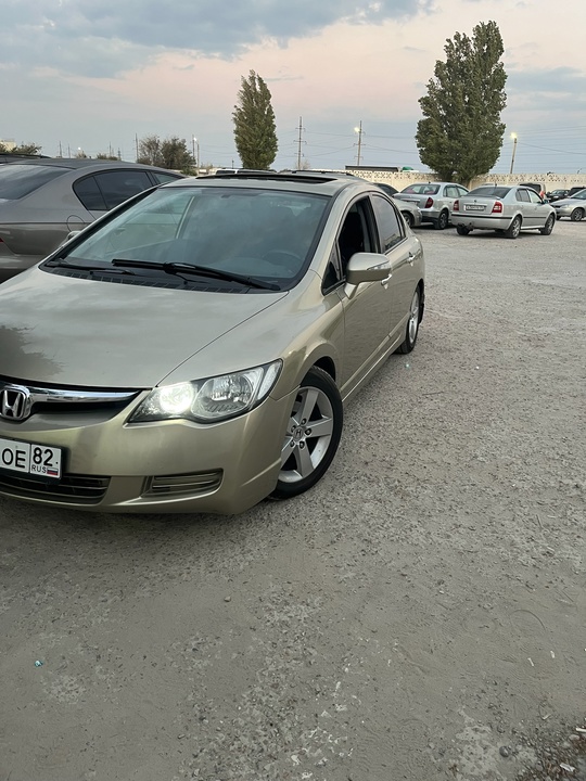 Продам авто
300,000 пробег 
1,8 автомат
2008