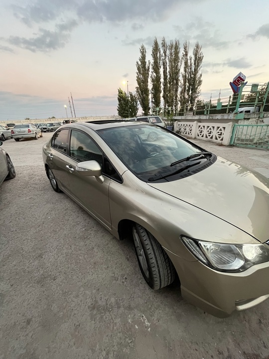Продам авто
300,000 пробег 
1,8 автомат
2008 (2)