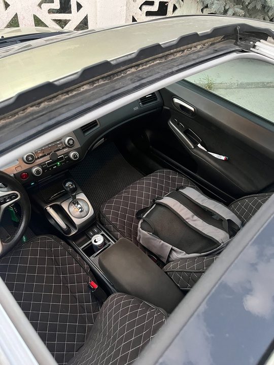 Продам авто
300,000 пробег 
1,8 автомат
2008 (4)