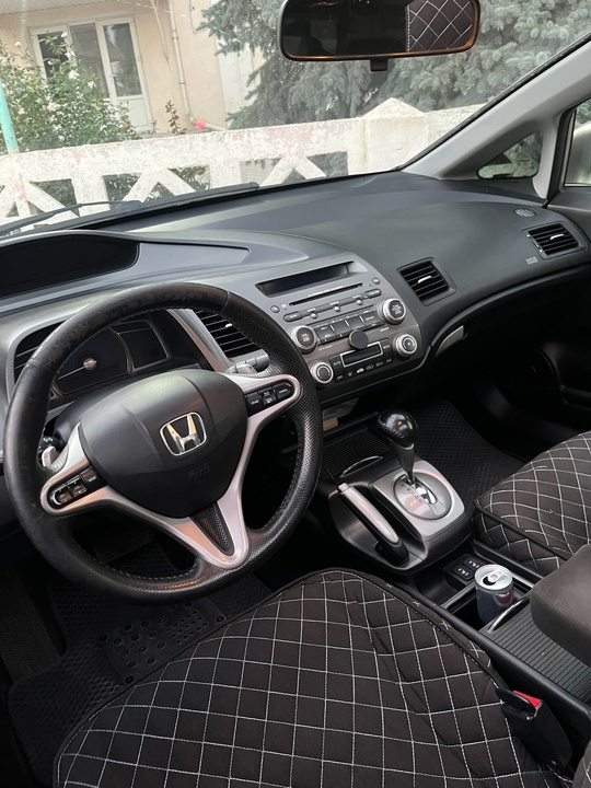 Продам авто
300,000 пробег 
1,8 автомат
2008 (6)