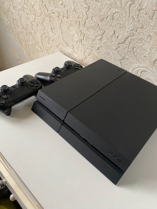 Продам прошитые PS3-4 
PS4 на