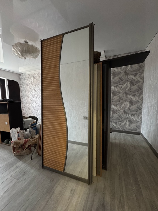 Продам шкаф-купе. Высота 240, глубина