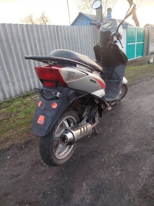 Продам скутер на ходу 
С (2)