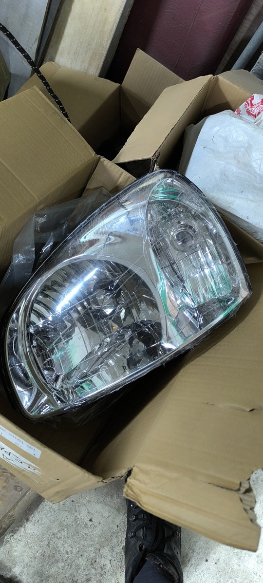 Продам новые фары на Hyundai