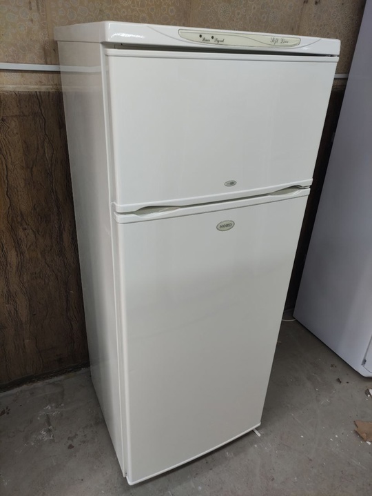 Продам 2х камерный холодильник в