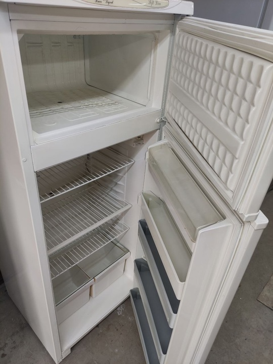 Продам 2х камерный холодильник в (1)