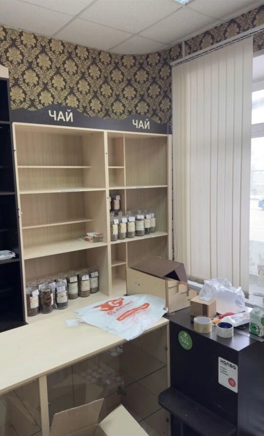 Продам торговое оборудование, стеллажи, витрины (1)