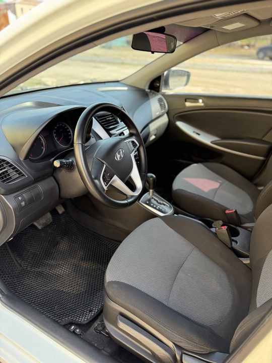 Продам Hyundai Solaris 1.6 2011г (3)