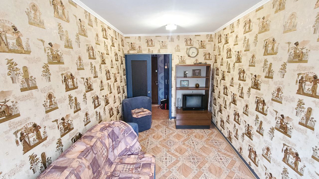 Продам 2х комнатную квартиру с (3)