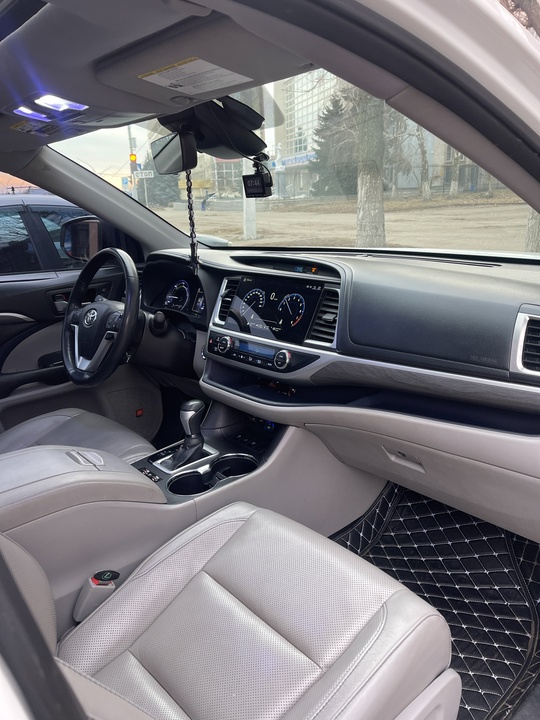 Продам Toyota Highlander Hybrid 2018 (6)