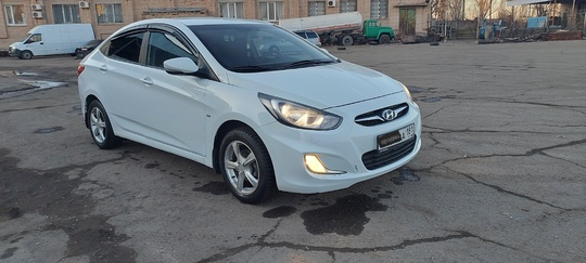 Продам. Личный Hyundai Solaris в (6)