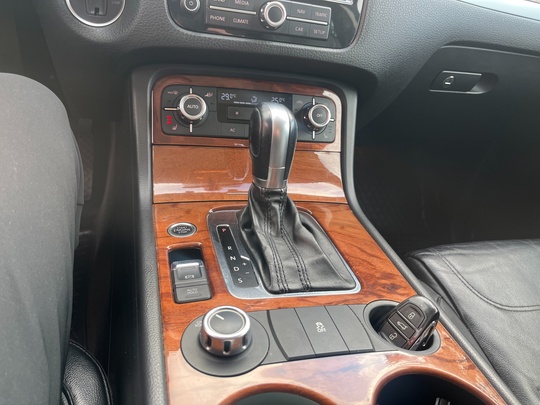 Продаю Volkswagen Touareg
2011 года выпуска
3.0 (8)