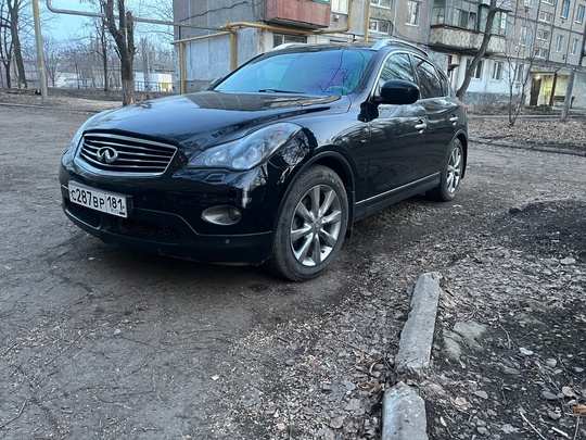 Продам 
infinity ex25
2011 год выпуска