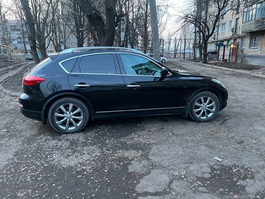 Продам 
infinity ex25
2011 год выпуска (2)