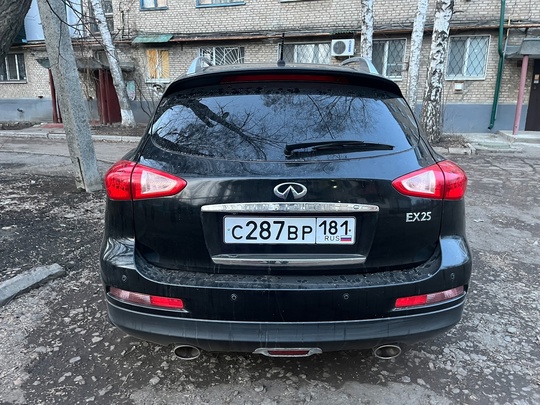Продам 
infinity ex25
2011 год выпуска (3)