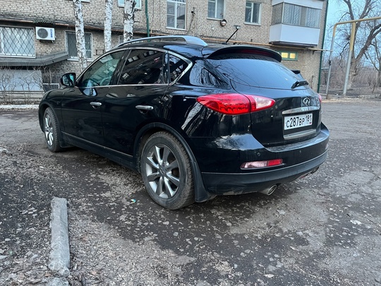 Продам 
infinity ex25
2011 год выпуска (4)