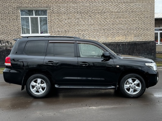 Продам Toyota Land Cruiser 200 (1)