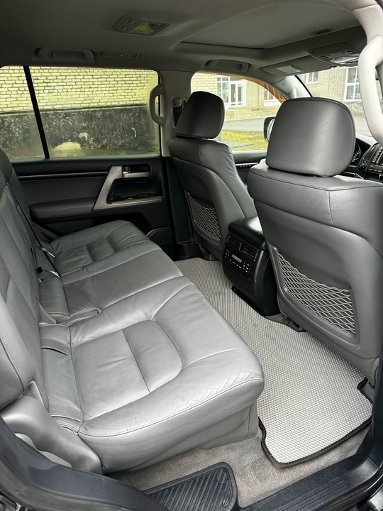 Продам Toyota Land Cruiser 200 (9)