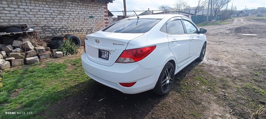 Продаю автомобиль Hyundai Solaris 2012 (3)