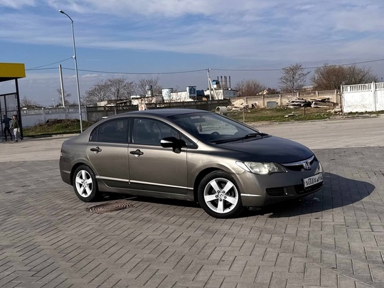 Продам Хонду цивик 2007 года (6)