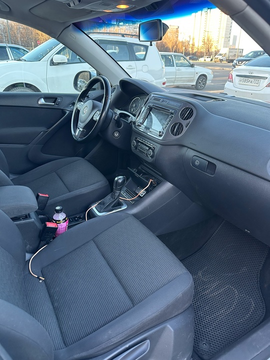Volkswagen Tiguan 2011г рест 2.0л (9)