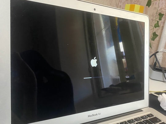 Macbook air 13 2015 
На (6)