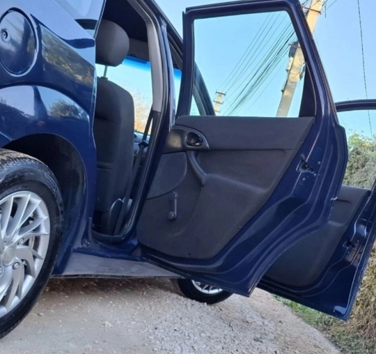 Ford Focus 1.6 МТ
300 000₽
Есть (7)