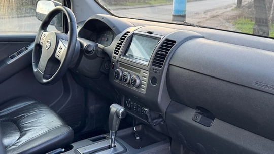 Продам Nissan Navara 2007 года (4)