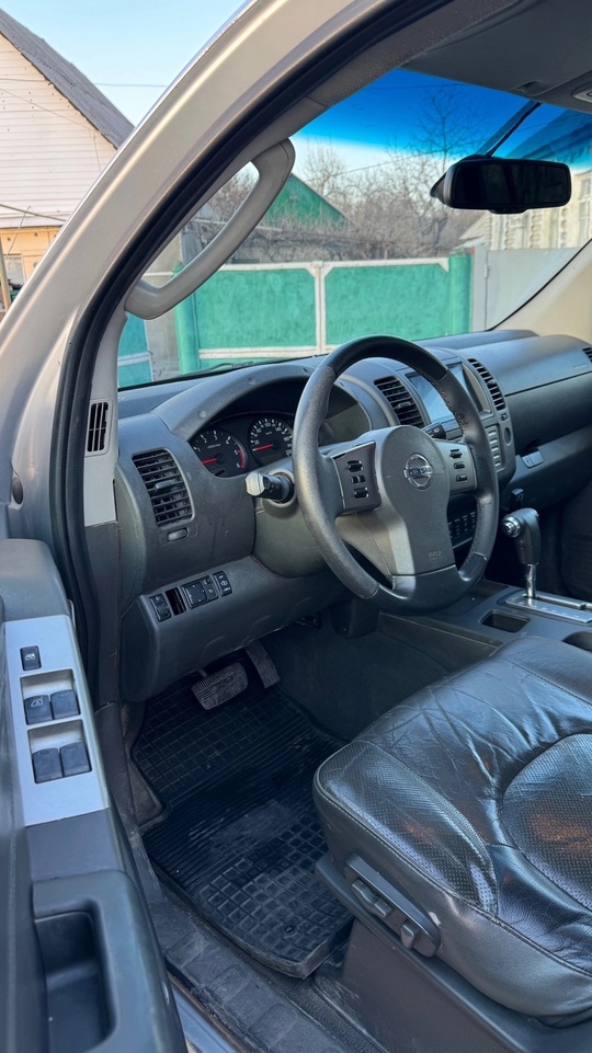 Продам Nissan Navara 2007 года (5)