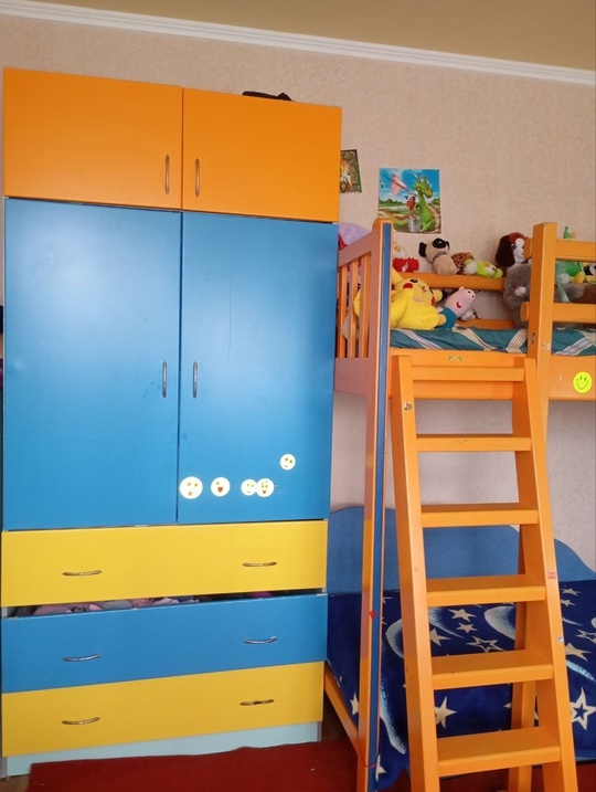Продам кровать двухъярусная матириал дерево (2)