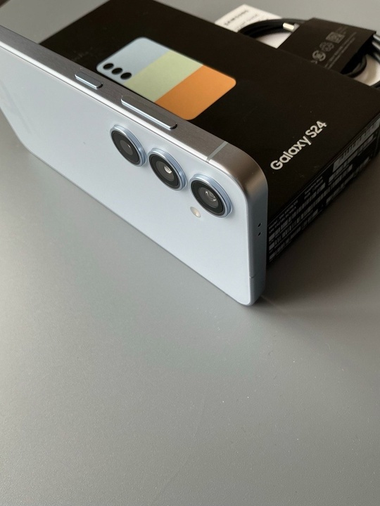 Samsung S 24 8/256.
Состояние нового,
не (1)