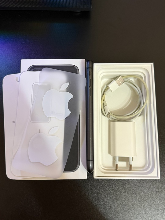 Продам iPhone 11 64gb Black
Без (2)